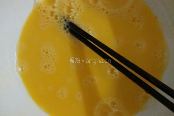  青椒炒蛋的做法图解1