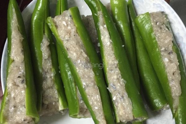 青椒酿鲮鱼肉的做法图解3