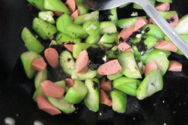 火腿榄菜炒丝瓜的做法图解3