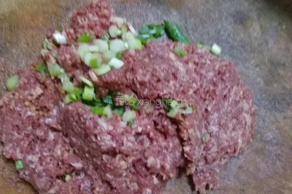 牛肉白菜馅饺子的做法图解1
