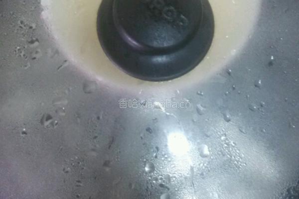 牛奶炖鸡蛋的做法图解3