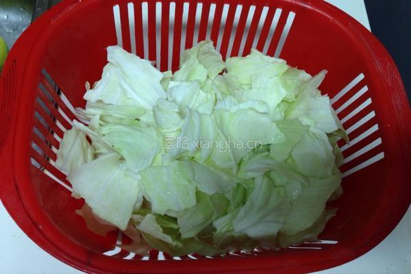 清炒虾米卷心菜的做法图解1