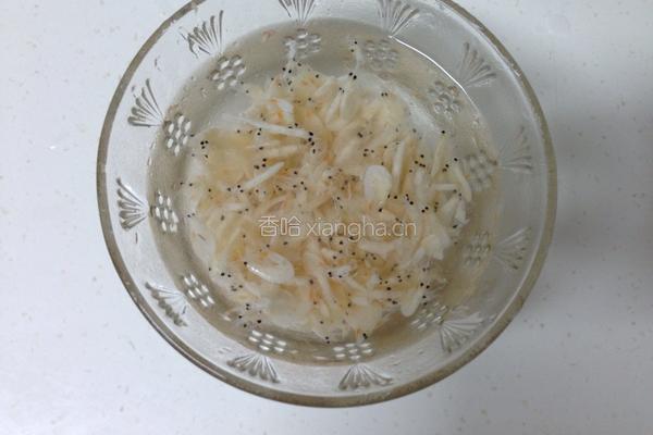 清炒虾米卷心菜的做法图解2