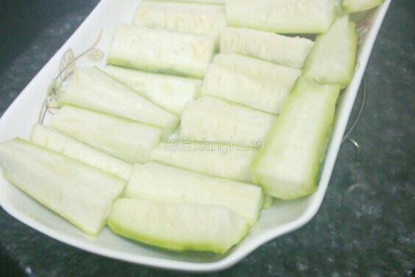 蒜蓉蒸丝瓜的做法图解6