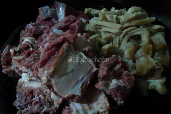 萝卜煲牛杂的做法图解2