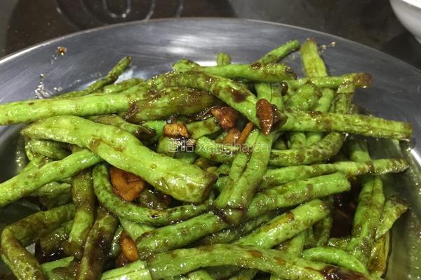 酱油膏炒长豆的做法图解5
