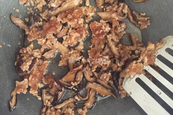 豌豆香姑香饭的做法图解2