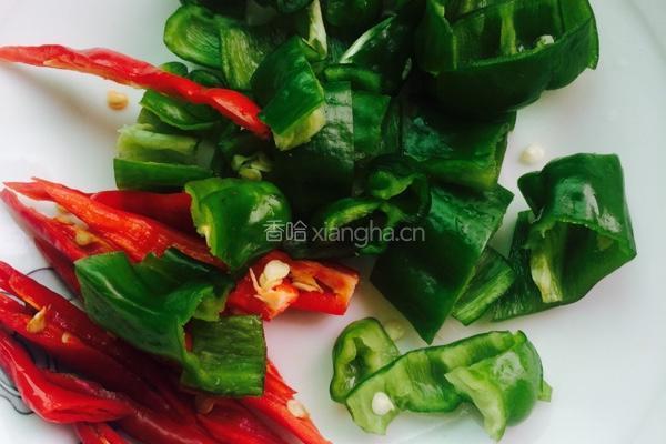秋葵炒肉的做法图解2