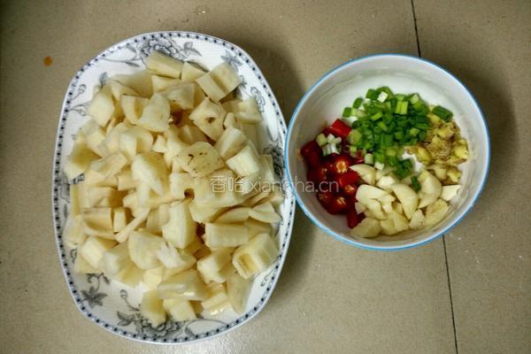 酸辣藕丁的做法图解1
