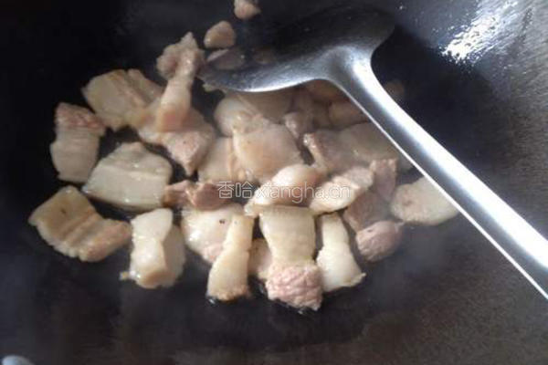 五花肉烧豆芽的做法图解2