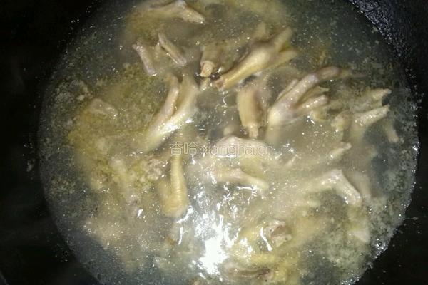自制酸辣鸭爪的做法图解1