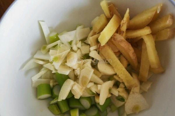 家常土豆香菇炖排骨的做法图解4