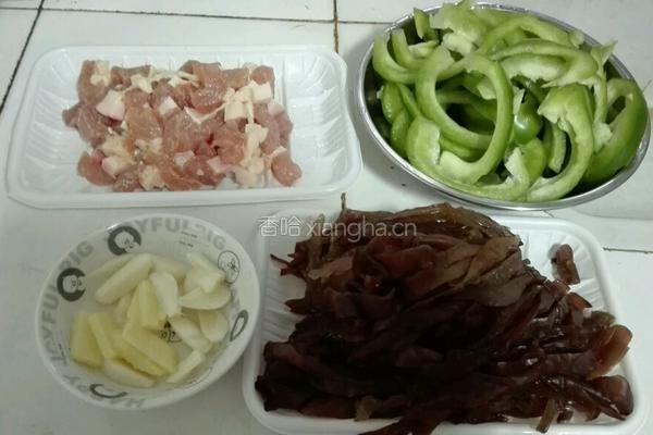 甜椒木耳炒肉的做法图解2