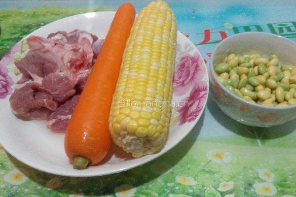玉米毛豆骨头汤的做法图解1