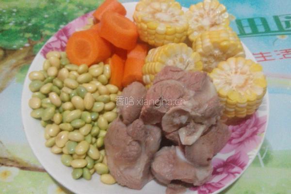 玉米毛豆骨头汤的做法图解3