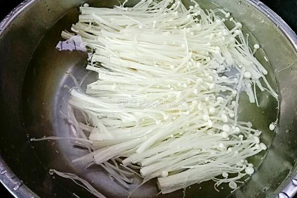 金针菇蒸粉丝的做法图解3