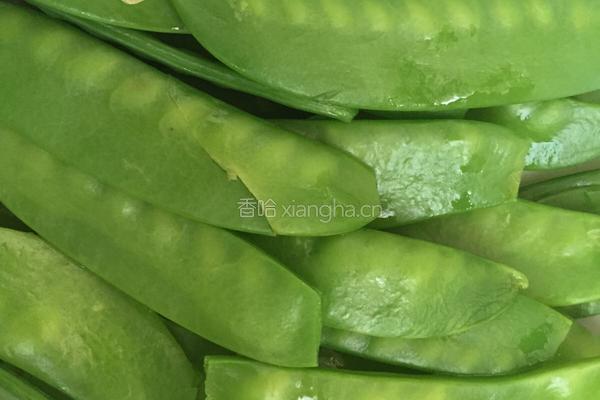 荷兰豆炒腊肠的做法图解1