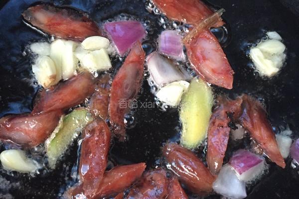 荷兰豆炒腊肠的做法图解3