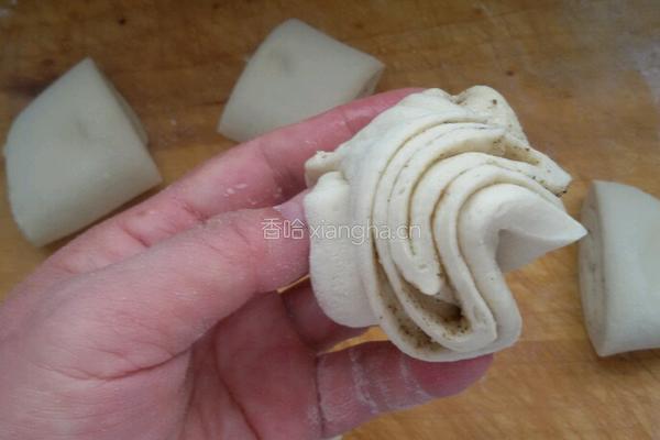 椒盐花卷的做法图解6