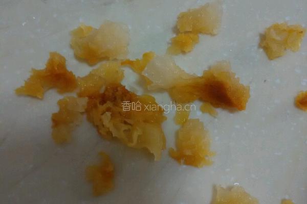 枸杞银耳羹的做法图解2