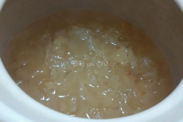 枸杞银耳羹的做法图解5