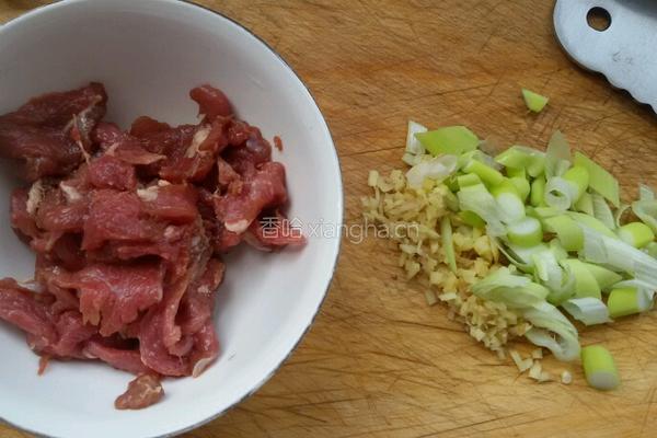青椒炒肉丝的做法图解1