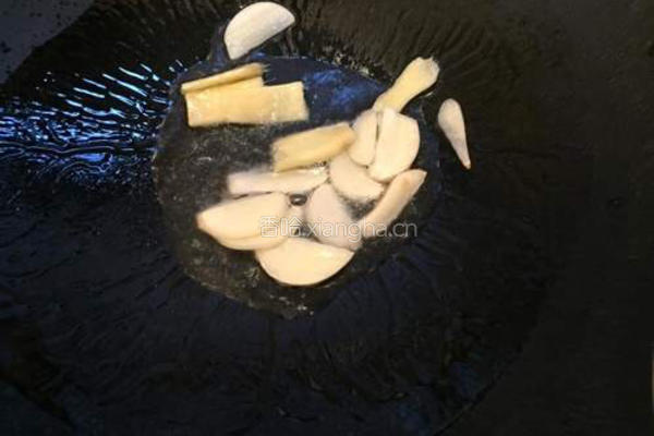 芦笋炒鲍鱼片的做法图解3
