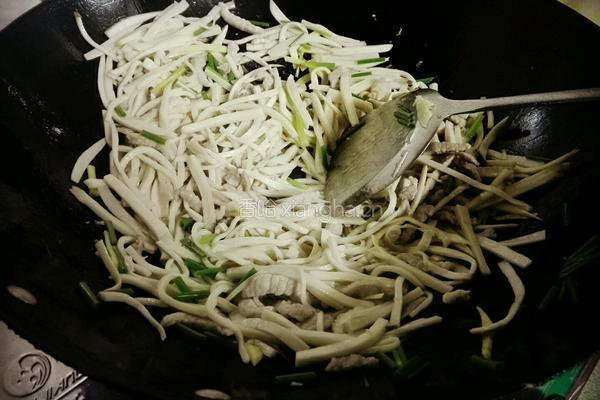 杏鲍菇炒猪肉的做法图解11