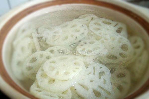 凉拌藕片的做法图解3