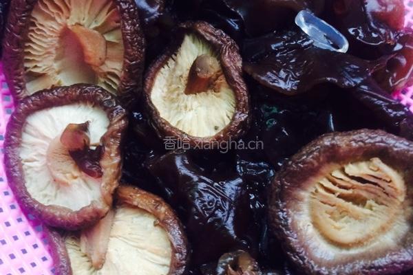 香菇猪肉水饺的做法图解3