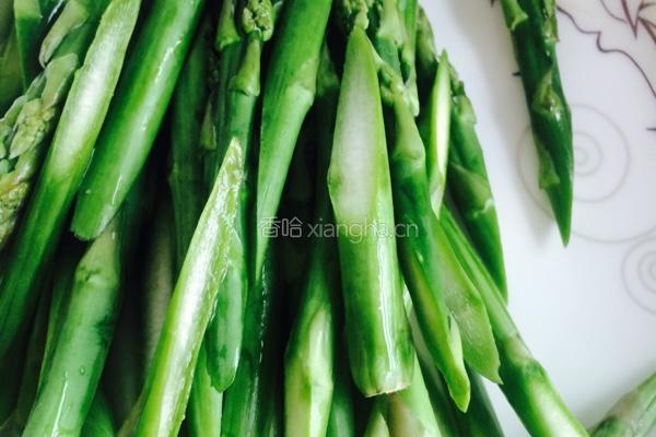 芦笋小炒肉的做法图解1