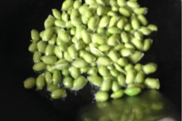 南瓜炒毛豆的做法图解2