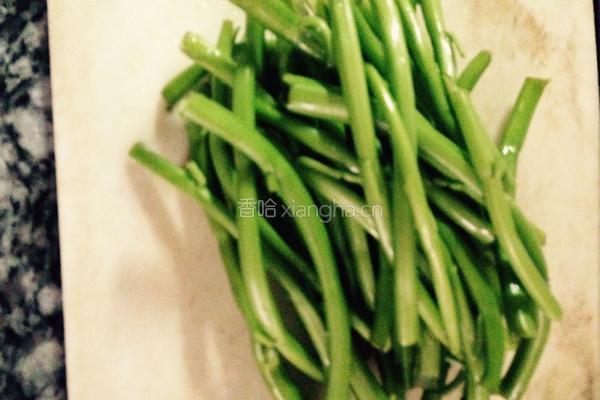 豉香青椒蕹菜杆的做法图解1