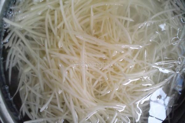 土豆米饭煎饼的做法图解1