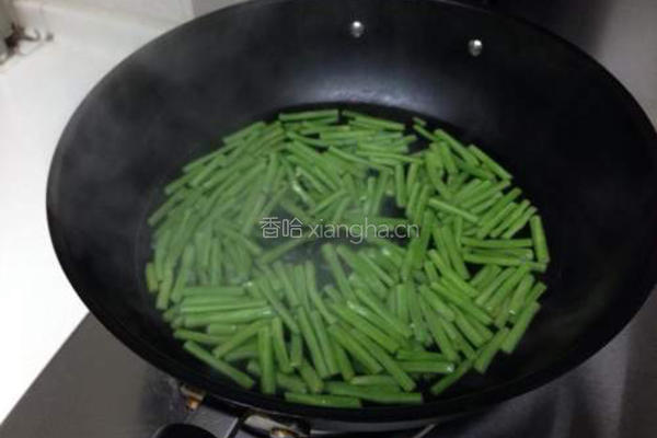 蒜香腐乳豆角的做法图解5