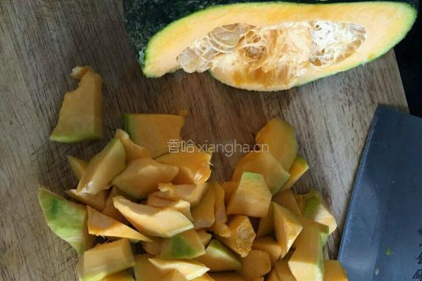 东北特色玉米南瓜粥的做法图解1