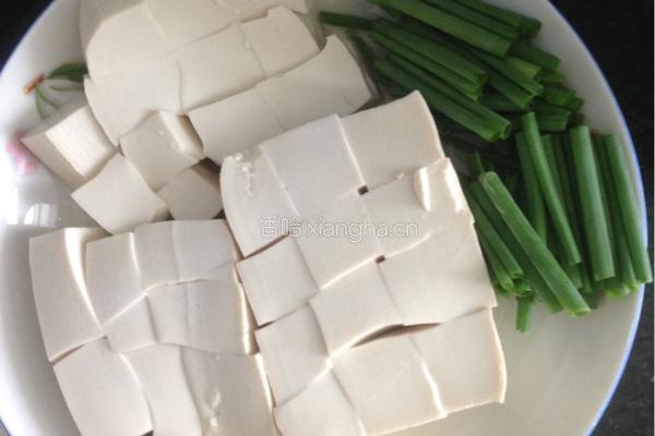 豆腐鲫鱼汤的做法图解1