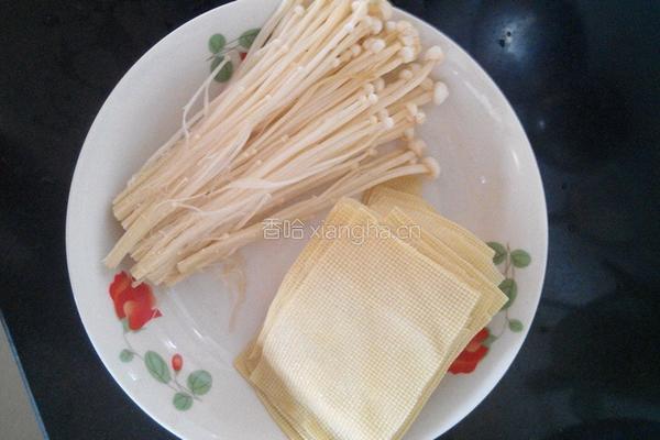 豆皮卷金针菇的做法图解1