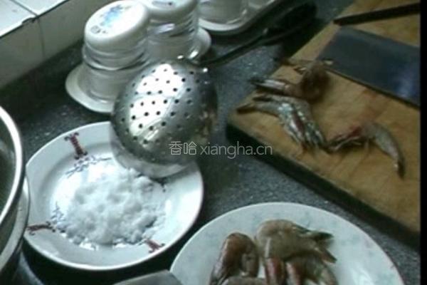 番茄虾的做法图解1