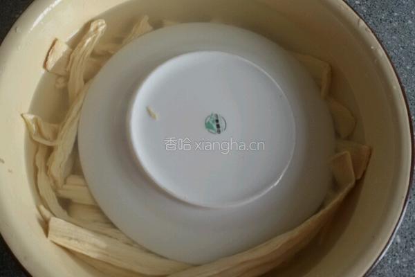 爽口凉拌腐竹的做法图解1