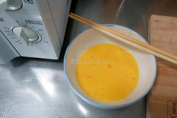 黄瓜火腿蛋炒饭的做法图解2