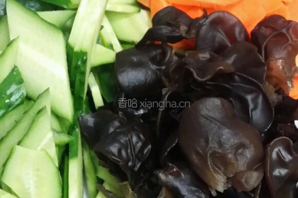 锅巴木耳肉片的做法图解2