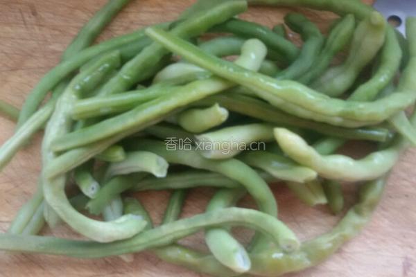 豆角羊肉饺子的做法图解3