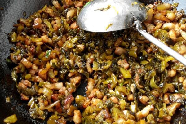 肉丁酸菜黄豆芽的做法图解5