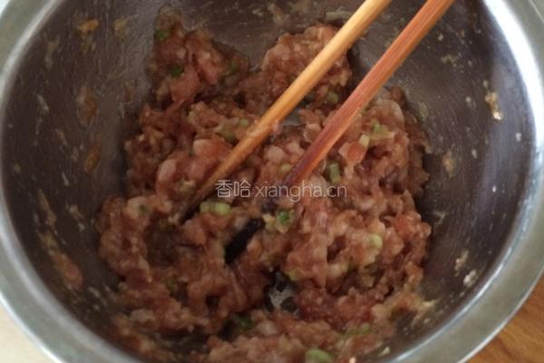 青椒猪肉馅饺子的做法图解2