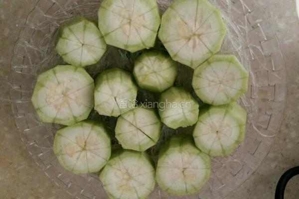 蒜蓉粉丝蒸丝瓜的做法图解3