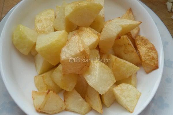 土豆烧牛肉的做法图解2