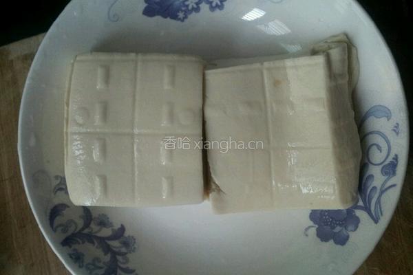 碎肉浇豆腐的做法图解1
