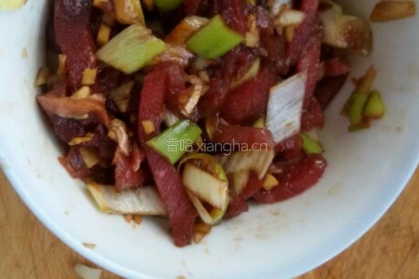 牛肉丝土豆烧豆角的做法图解1