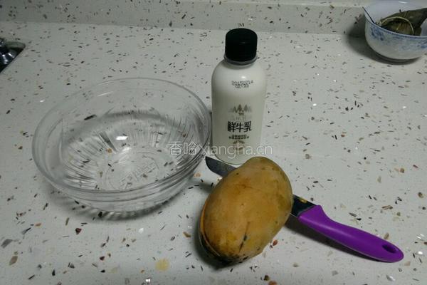 香芒奶昔的做法图解1